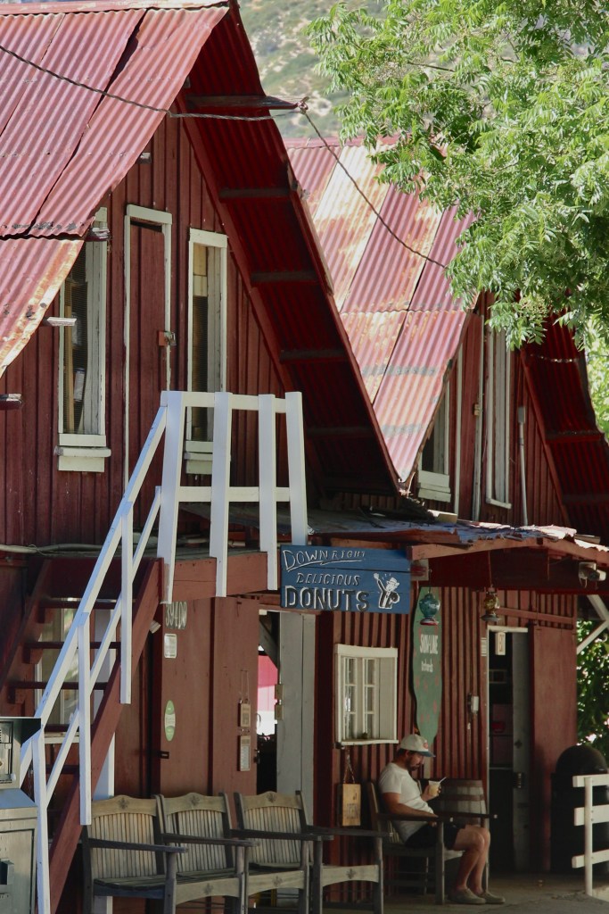 Fall in Oak Glen: Where to Stay, Sip & Soak in the Season